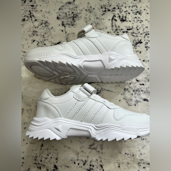 Kids White Sneakers -Size 33 - Picture 4 of 4
